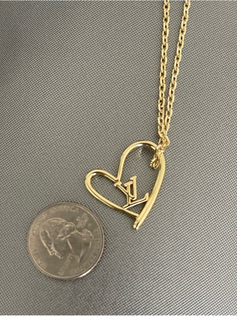 Gold Heart Pendant Necklace - Elegant Women’s Jewelry - Picture 2 of 3